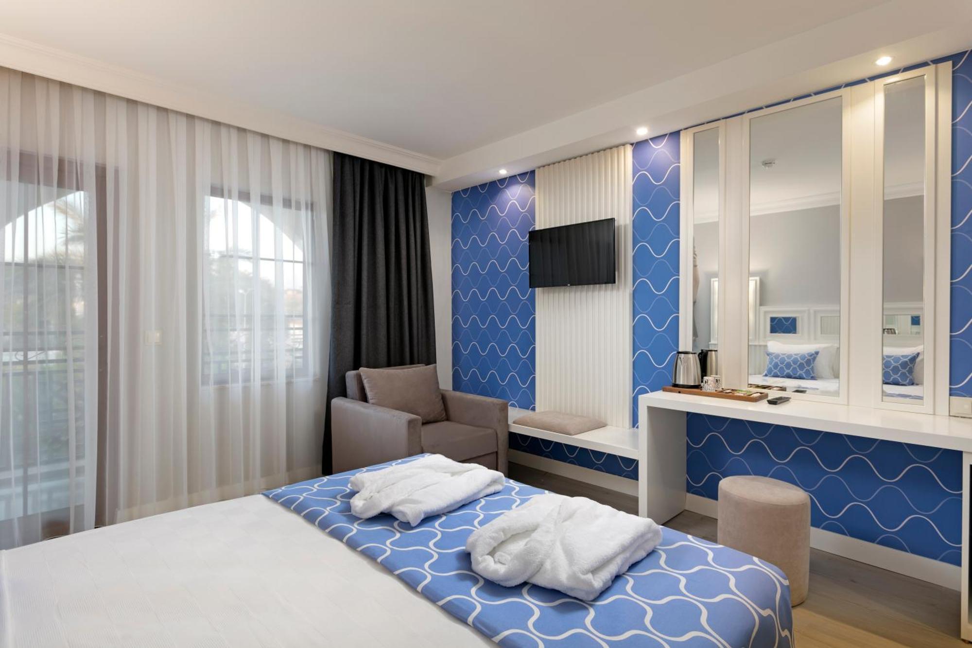 Euphoria Barbaross Beach Resort Kizilot Room photo